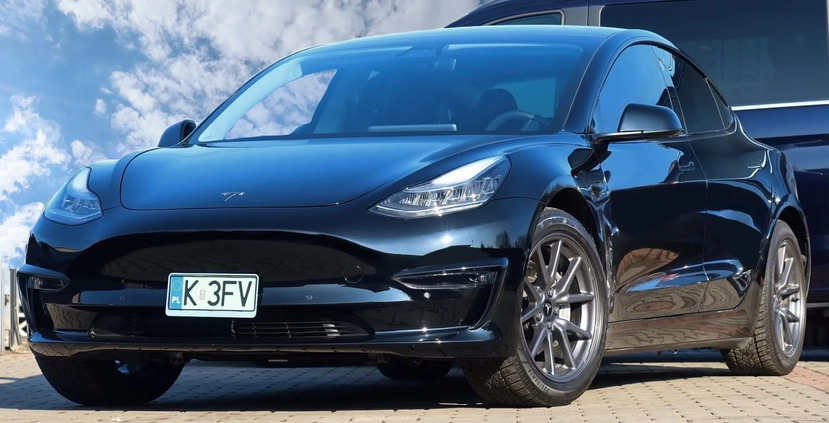 Tesla Model 3 cena 122000 przebieg: 30000, rok produkcji 2019 z Wieleń małe 704